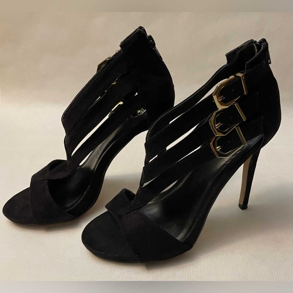 exē Black Suede Platform Heel with Buckle Detail, Size 39/Women’s 8.5